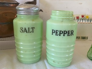 lot 31 image: Vintage Kitchen Fun