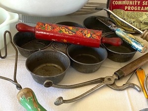 lot 32 image: Vintage in the Kitchen