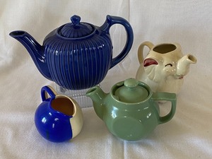 lot 34 image: Vintage Teapots