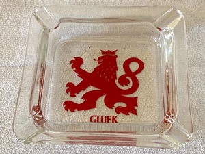 lot 44 image: Gluek Beer and Standard Advertising Ashtrays