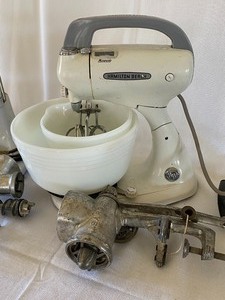 lot 41 image: Vintage Kitchen Items including Hamilton Beach Mixer