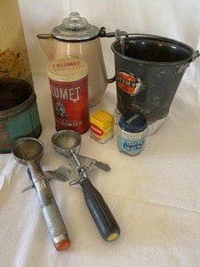 lot 48 image: Great Vintage Kitchen Items