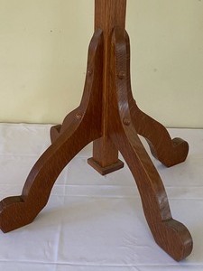 lot 74 image: Oak Hat Rack