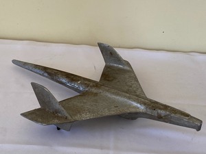 lot 86 image: 1950s Bel Air Hood Ornament