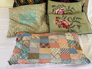 lot 92 image: Vintage Decorative Pillows