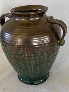lot 91 image: Beautifully Glazed Handled Pottery Vase
