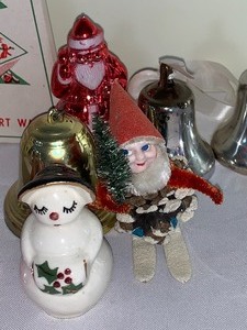 lot 110 image: Vintage Christmas Items