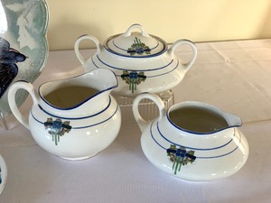 lot 114 image: Vintage Dishes