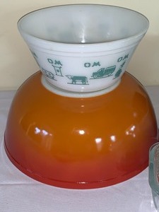 lot 113 image: Pyrex and Fire King Items
