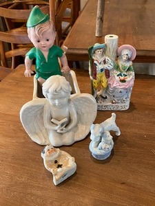 lot 128 image: Vintage Figurines
