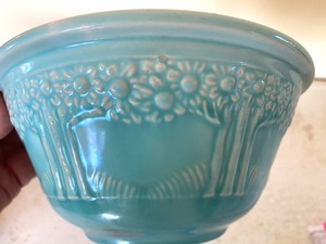 lot 136 image: Homer Laughlin Vintage Aqua Tree Mixing Bowl