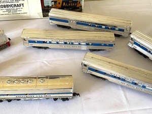 lot 131 image: HO Collectible Train Cars