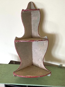 lot 137 image: Primitive Decor