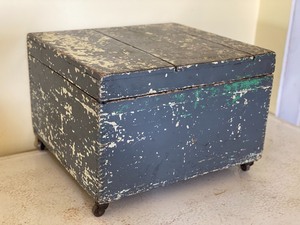 lot 145 image: Vintage Wood Painted Chest on Castors