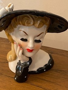 lot 148 image: Small Vintage Head Vase
