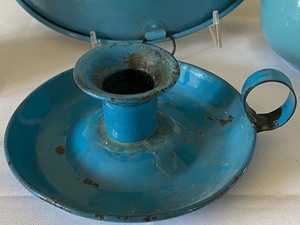 lot 166 image: Vintage Enamel Ware
