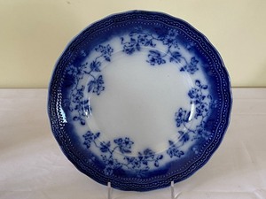 lot 164 image: Lovely Flow Blue (6 items)