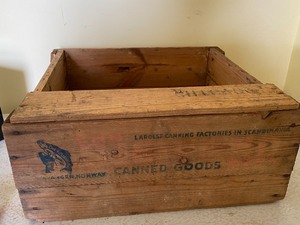 lot 180 image: Vintage Crate from Norway