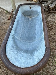 lot 201 image: 1890s-1900s Metal Bath Tub w Oak Edge and Cast Iron Legs