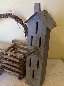 lot 195 image: Vintage  Butterfly House and Decorative Basket