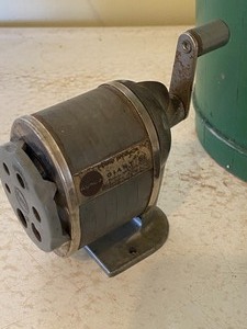 lot 214 image: Vintage Finds