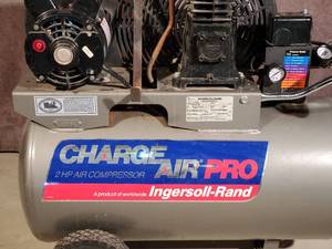 lot 236 image: 20 GAL Ingersoll-Rand Air Compressor