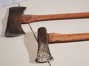 lot 262 image: Double Sided Axe & Wood Splitter