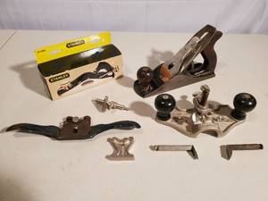 lot 290 image: (3) Vintage & (1) New Stanley Planers