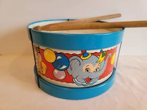 lot 303 image: Vintage Toy Grouping