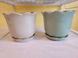 lot 315 image: Lot of Decorative Pots & One Frog