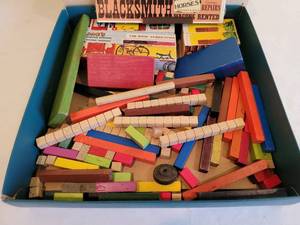 lot 318 image: Lot of Building Blocks