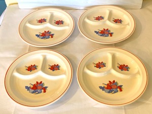 lot 357 image: Four Vintage Divided Dishes by Cambridge