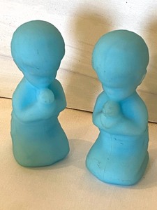 lot 364 image: Two Fenton Satin Glass Figurines