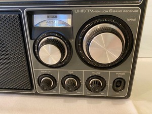 lot 376 image: Vintage Panasonic Radio