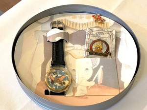 lot 367 image: Disneys Dumbo Watch w Packaging Tin