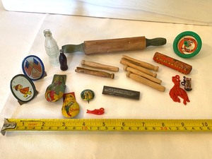 lot 372 image: Vintage Cracker Jack Toys & More