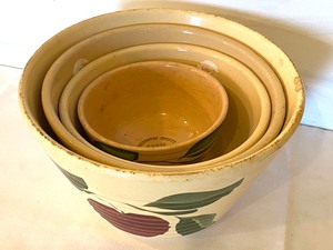 lot 387 image: Vintage Watt Ware Nesting Bowls w Advertising