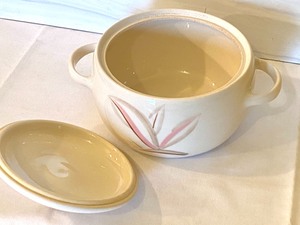 lot 331 image: Mid Century Winfield Pottery (Desert Rose) Covered Dish