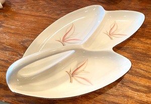 lot 332 image: Mid Century Winfield Pottery Desert Rose PlatterSnack Tray w Handle