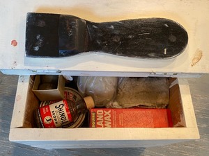 lot 340 image: Vintage Wood Shoe Shine KitBench