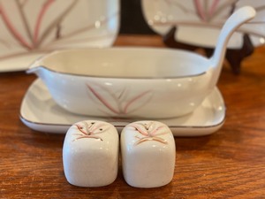 lot 334 image: Mid Century Winfield Pottery Desert Rose Platters and More