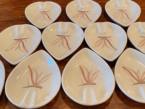 lot 338 image: Winfield Pottery Desert Rose - 12 Ashtrays