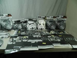lot 111 image: New Star Wars Party Supplies