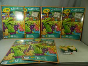 lot 139 image: 6 New Giant Coloring Books and Crayons