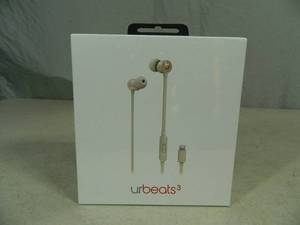 lot 7 image: New Beats by Dre
