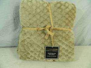 lot 52 image: New Evoke Home Brushed Diamond Velvet Throw
