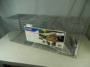 lot 76 image: New Havahart Live Animal Trap - Raccoon  Cat Size