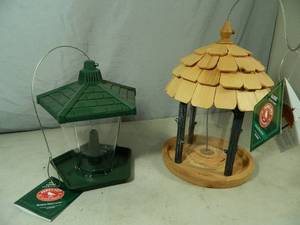 lot 88 image: 2 New Perky Pet Bird Feeders