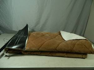 lot 89 image: New Quilted Velvet Sherpa Throw