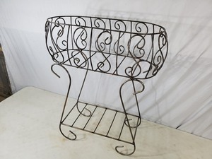 lot 2 image: New Iron Planter  Plant Stand